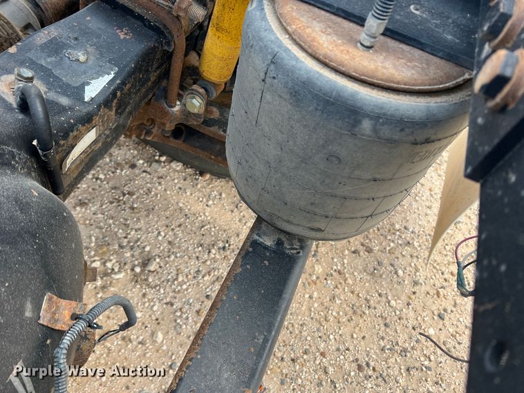 image for item DS8347 2011 Kenworth T800  semi truck