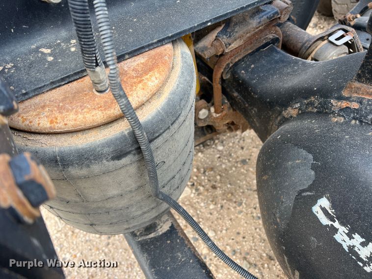 image for item DS8347 2011 Kenworth T800  semi truck