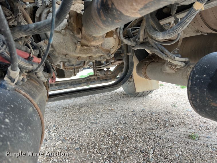 image for item DS8347 2011 Kenworth T800  semi truck