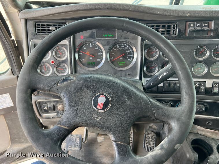 image for item DS8347 2011 Kenworth T800  semi truck