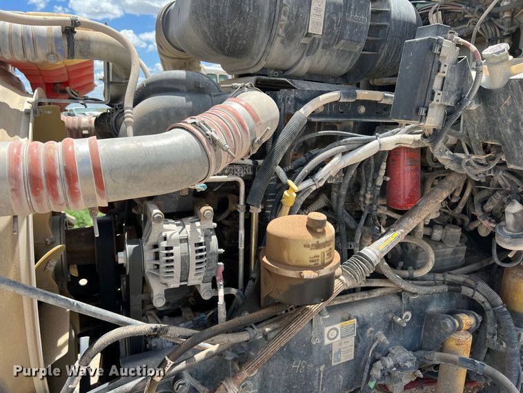 image for item DS8347 2011 Kenworth T800  semi truck