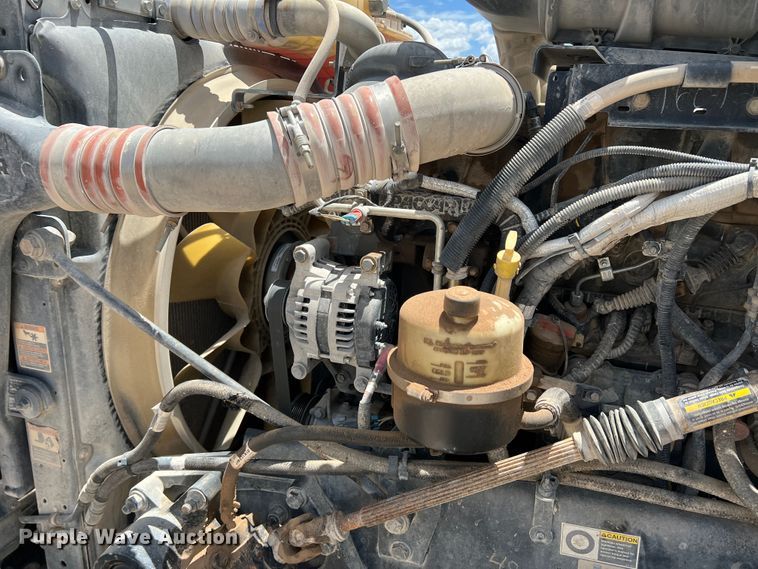 image for item DS8347 2011 Kenworth T800  semi truck