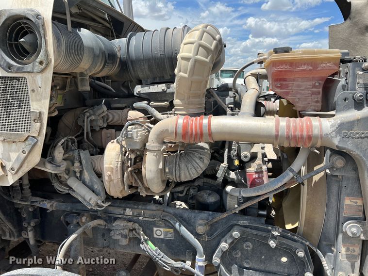 image for item DS8347 2011 Kenworth T800  semi truck