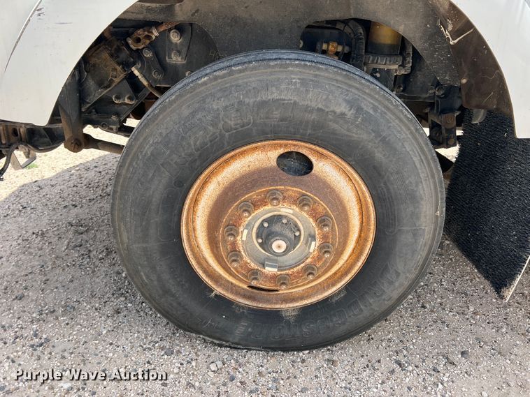 image for item DS8347 2011 Kenworth T800  semi truck