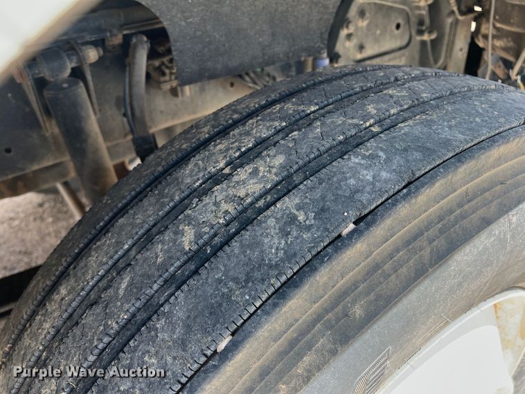 image for item DS8347 2011 Kenworth T800  semi truck