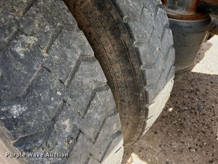 image for item DS8347 2011 Kenworth T800  semi truck