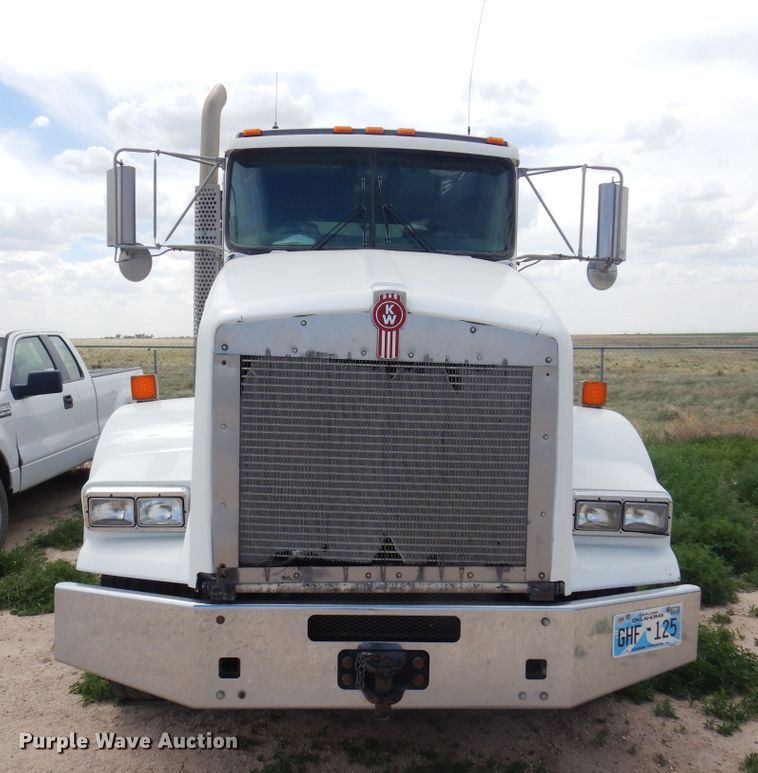 image for item DS8348 2012 Kenworth T800  semi truck
