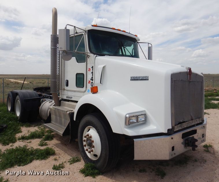 image for item DS8348 2012 Kenworth T800  semi truck