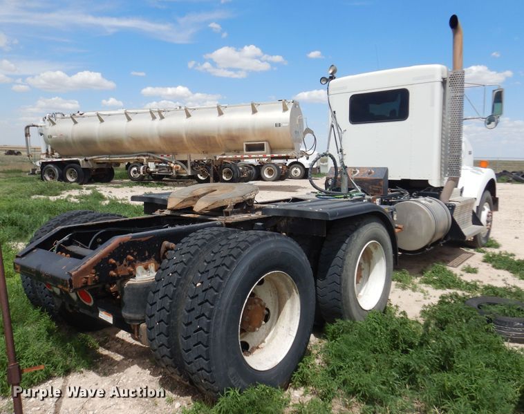 image for item DS8348 2012 Kenworth T800  semi truck