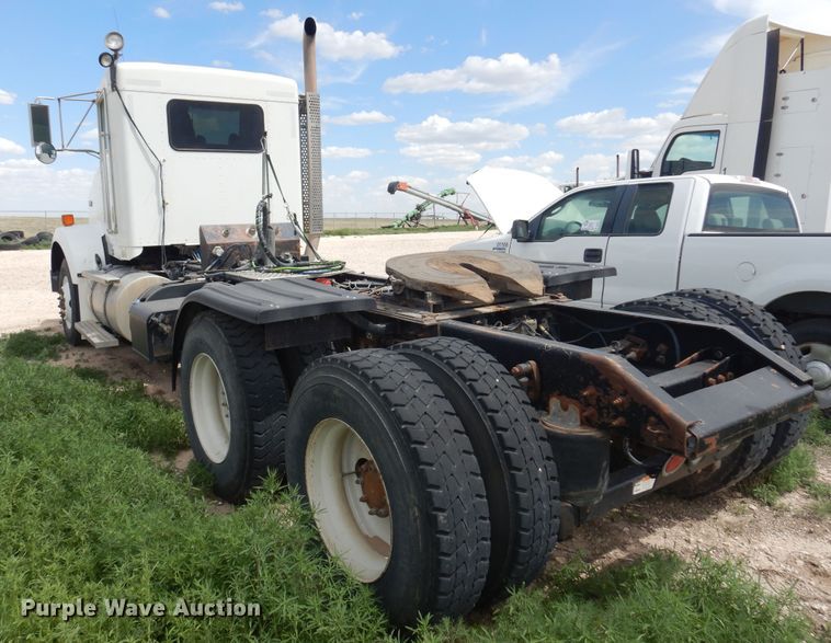 image for item DS8348 2012 Kenworth T800  semi truck