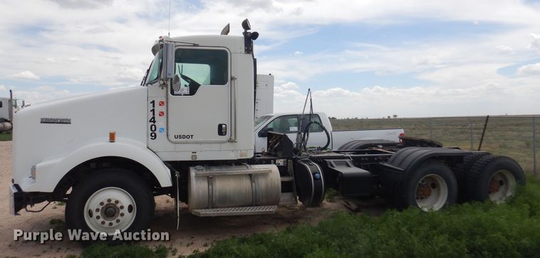 image for item DS8348 2012 Kenworth T800  semi truck