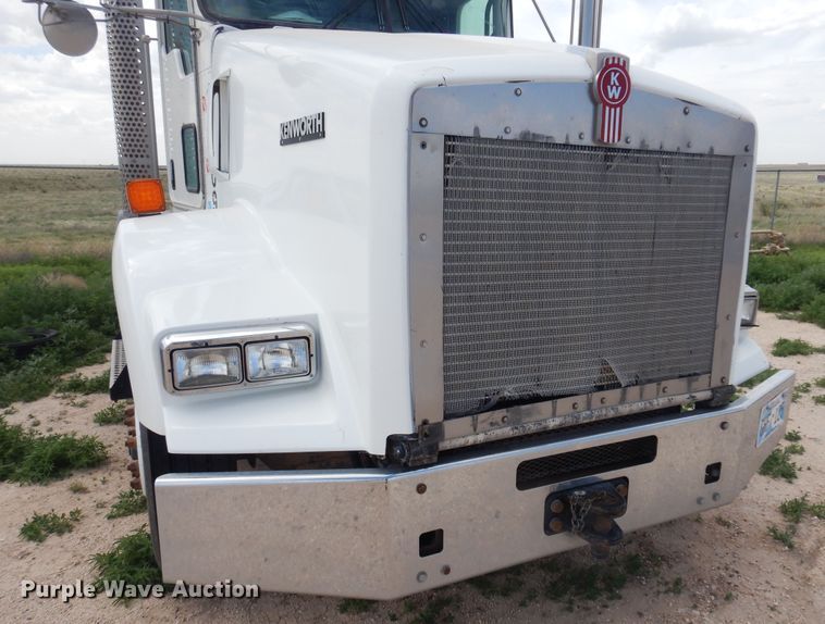 image for item DS8348 2012 Kenworth T800  semi truck