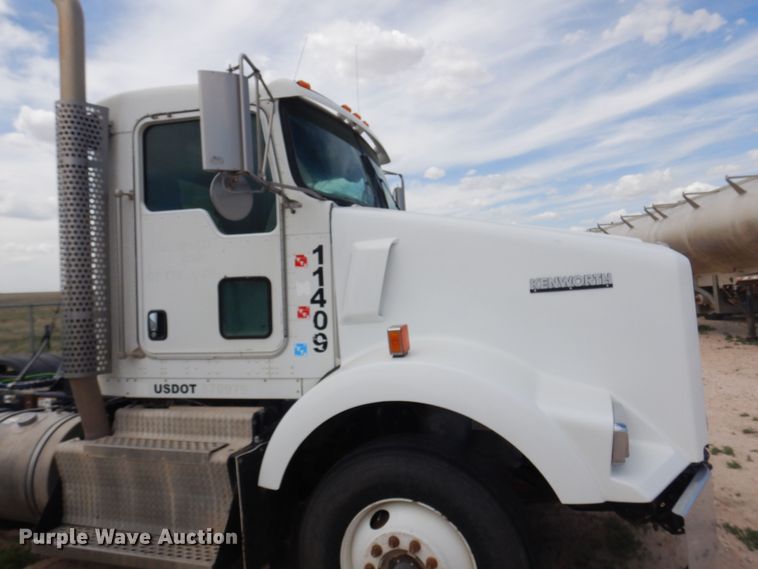 image for item DS8348 2012 Kenworth T800  semi truck