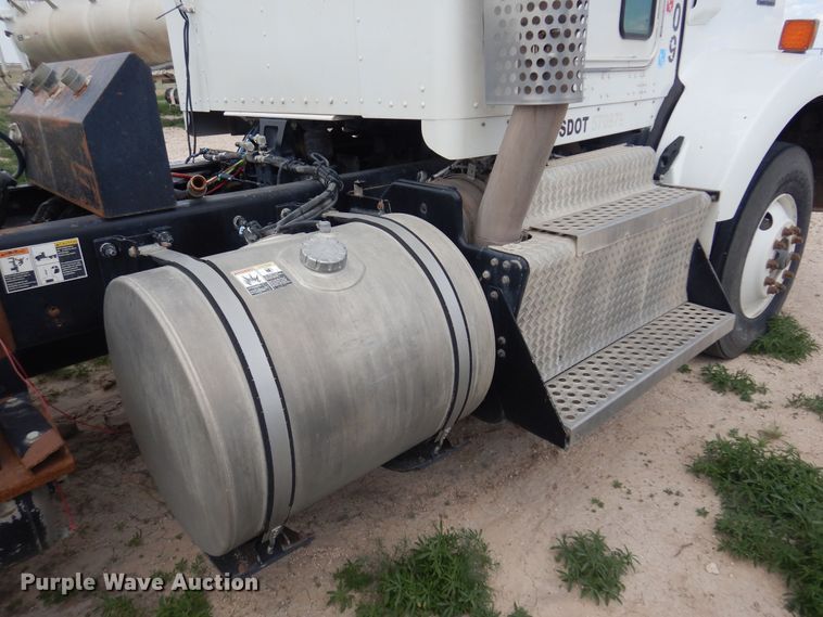 image for item DS8348 2012 Kenworth T800  semi truck