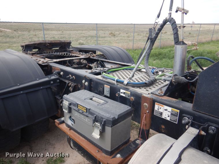 image for item DS8348 2012 Kenworth T800  semi truck