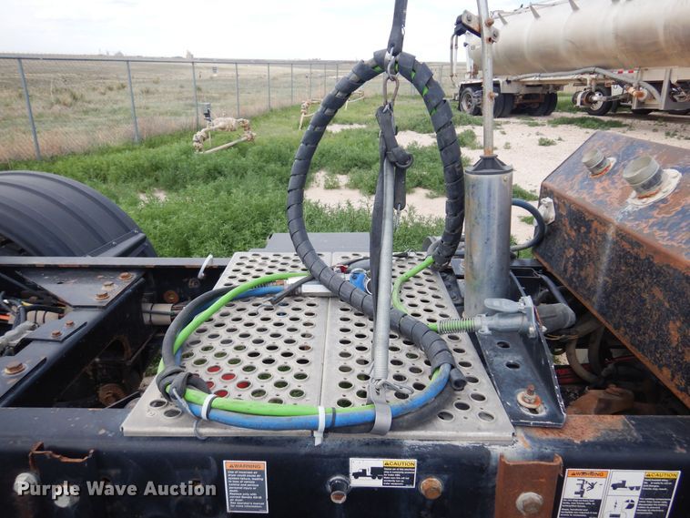 image for item DS8348 2012 Kenworth T800  semi truck