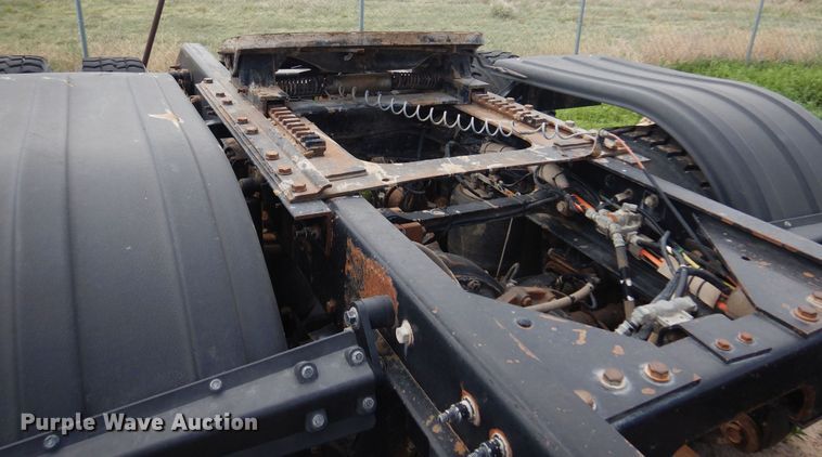 image for item DS8348 2012 Kenworth T800  semi truck