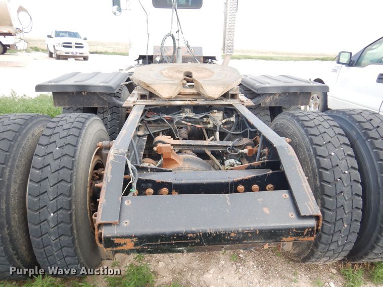 image for item DS8348 2012 Kenworth T800  semi truck