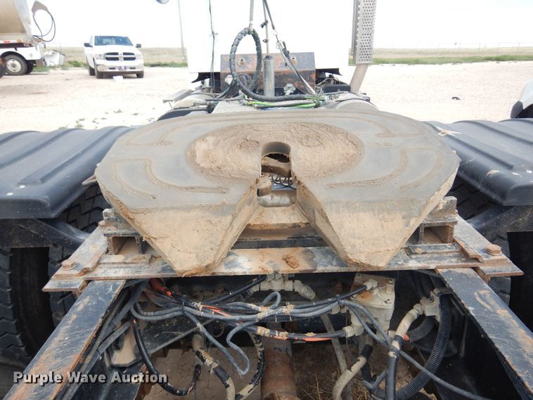 image for item DS8348 2012 Kenworth T800  semi truck