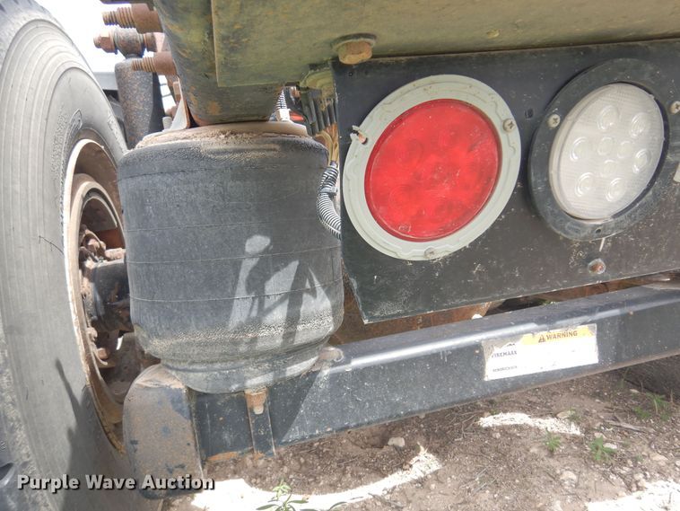 image for item DS8348 2012 Kenworth T800  semi truck