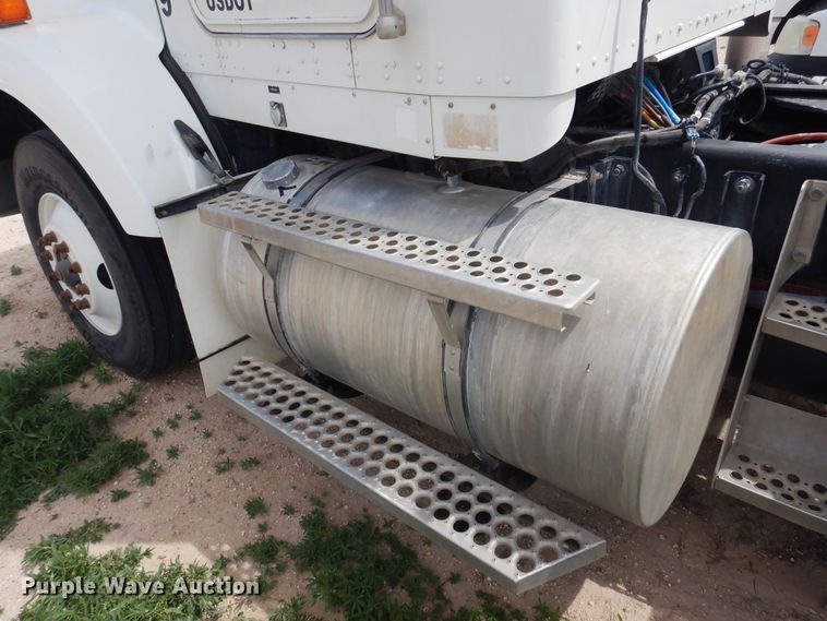 image for item DS8348 2012 Kenworth T800  semi truck