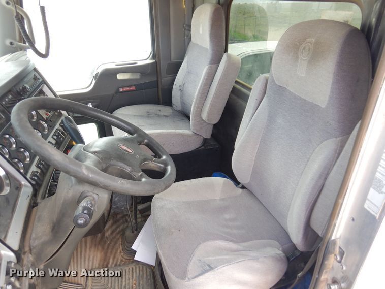 image for item DS8348 2012 Kenworth T800  semi truck