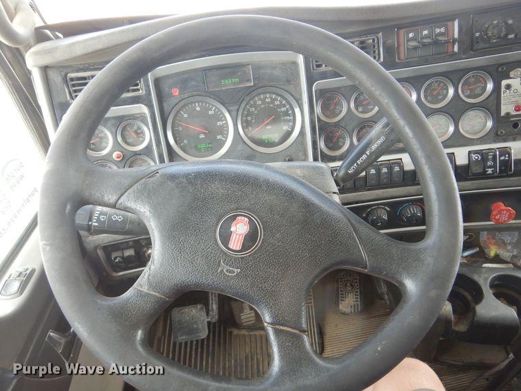 image for item DS8348 2012 Kenworth T800  semi truck