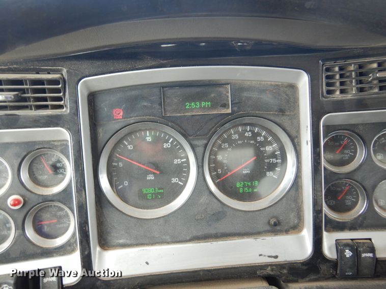 image for item DS8348 2012 Kenworth T800  semi truck