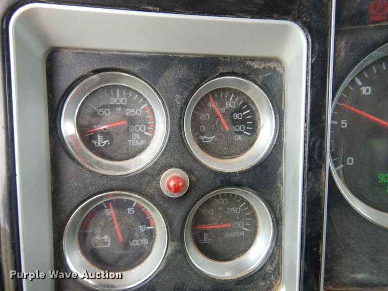 image for item DS8348 2012 Kenworth T800  semi truck