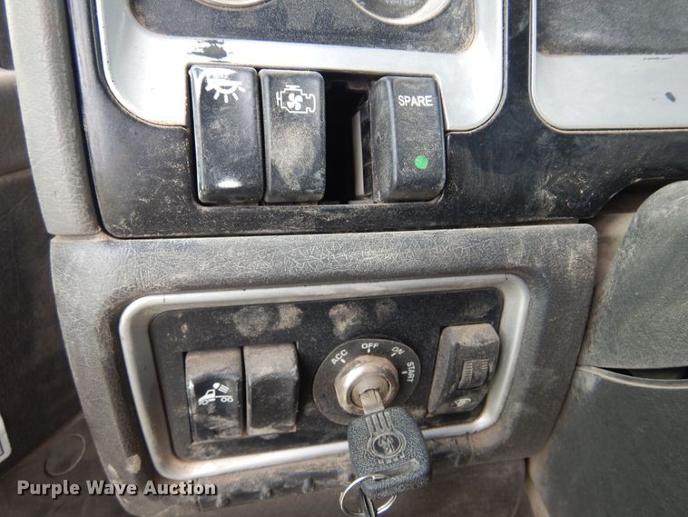 image for item DS8348 2012 Kenworth T800  semi truck