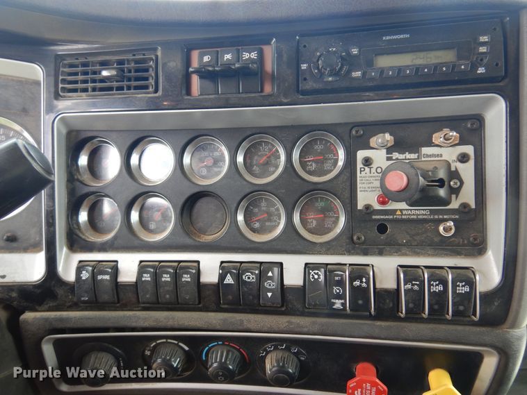 image for item DS8348 2012 Kenworth T800  semi truck