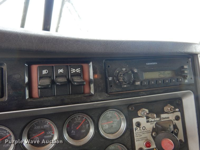 image for item DS8348 2012 Kenworth T800  semi truck