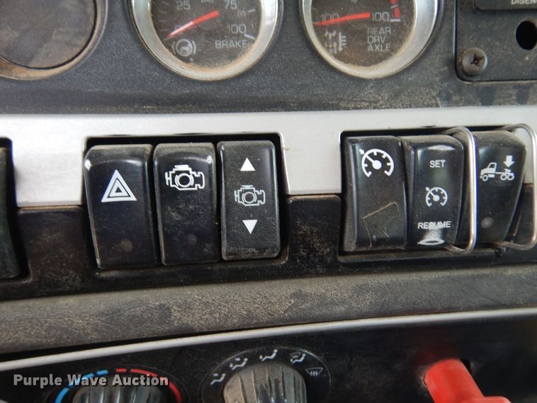 image for item DS8348 2012 Kenworth T800  semi truck