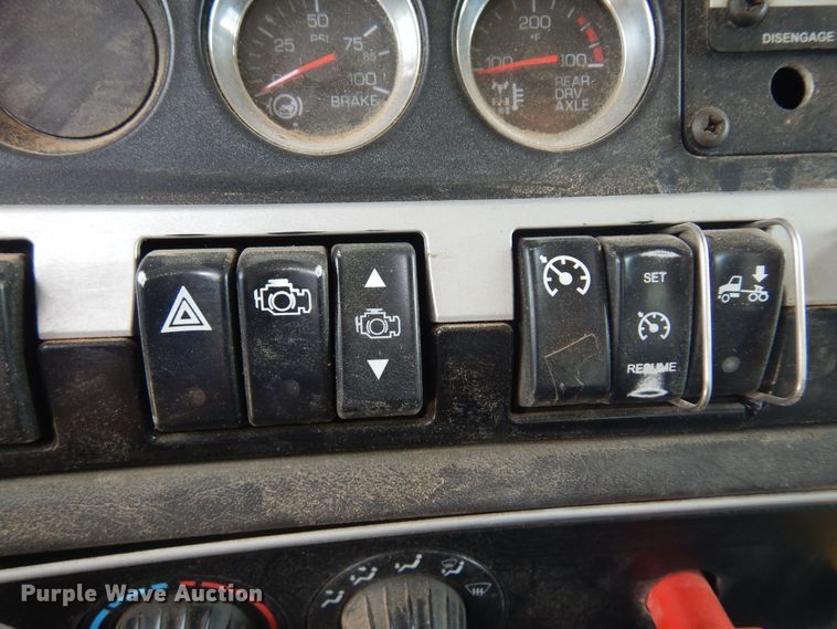 image for item DS8348 2012 Kenworth T800  semi truck