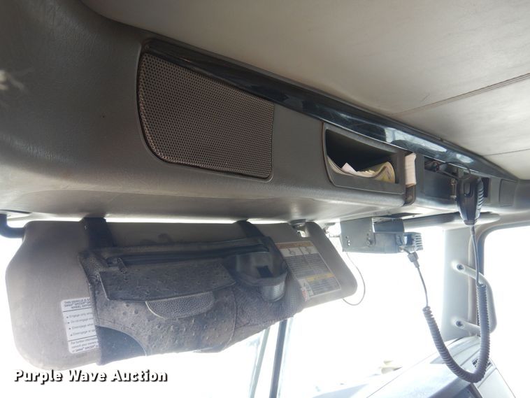 image for item DS8348 2012 Kenworth T800  semi truck