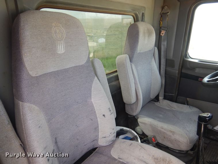 image for item DS8348 2012 Kenworth T800  semi truck