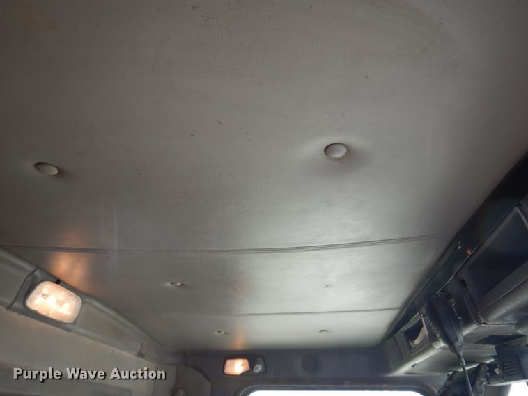 image for item DS8348 2012 Kenworth T800  semi truck