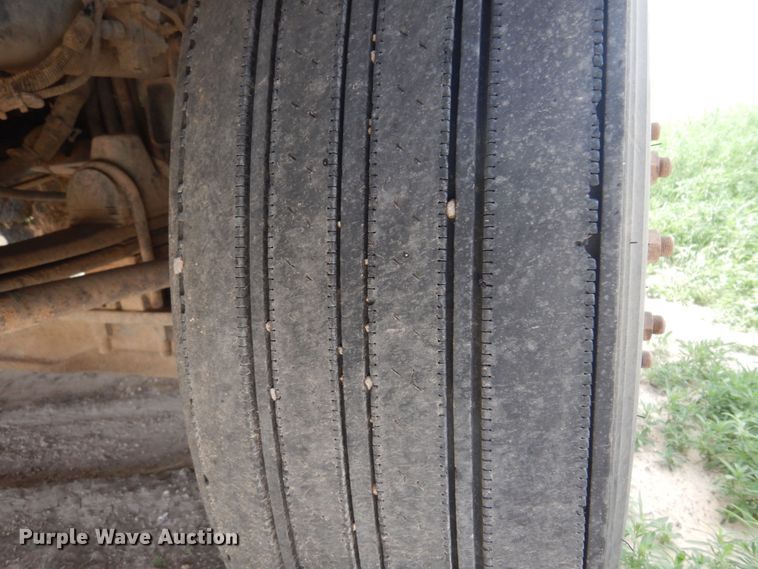 image for item DS8348 2012 Kenworth T800  semi truck