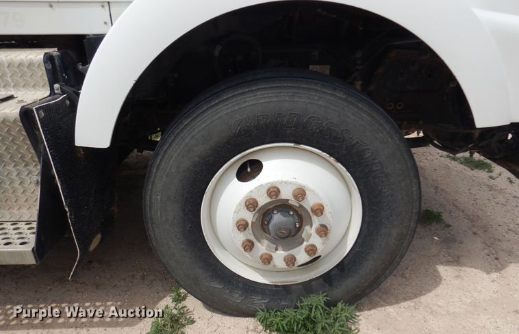 image for item DS8348 2012 Kenworth T800  semi truck