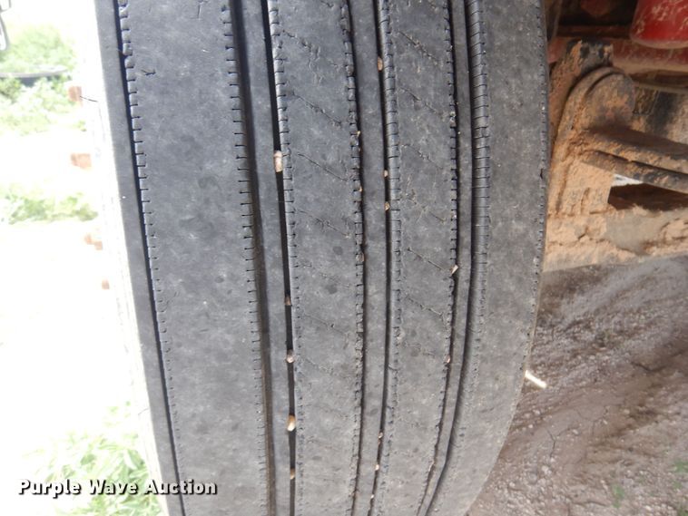 image for item DS8348 2012 Kenworth T800  semi truck