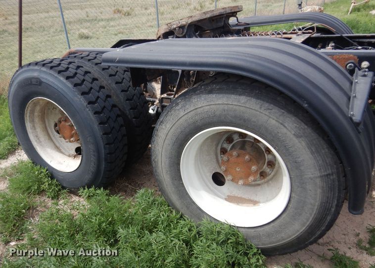 image for item DS8348 2012 Kenworth T800  semi truck