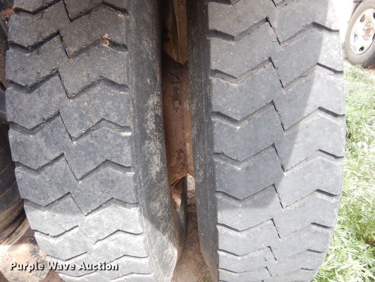 image for item DS8348 2012 Kenworth T800  semi truck