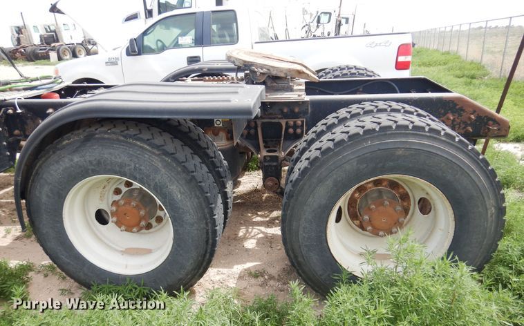 image for item DS8348 2012 Kenworth T800  semi truck