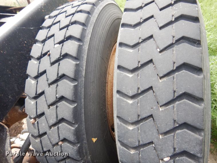 image for item DS8348 2012 Kenworth T800  semi truck