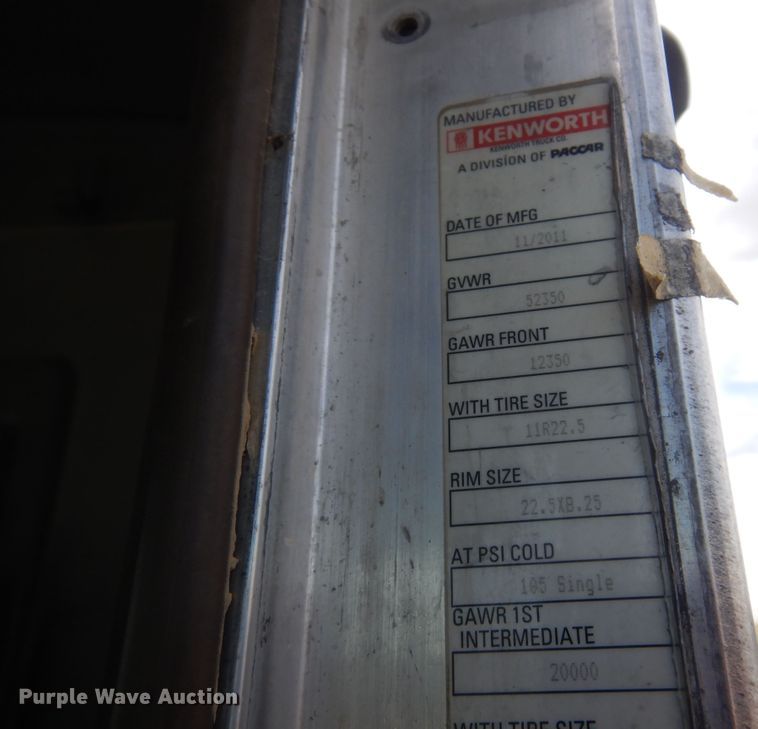 image for item DS8348 2012 Kenworth T800  semi truck