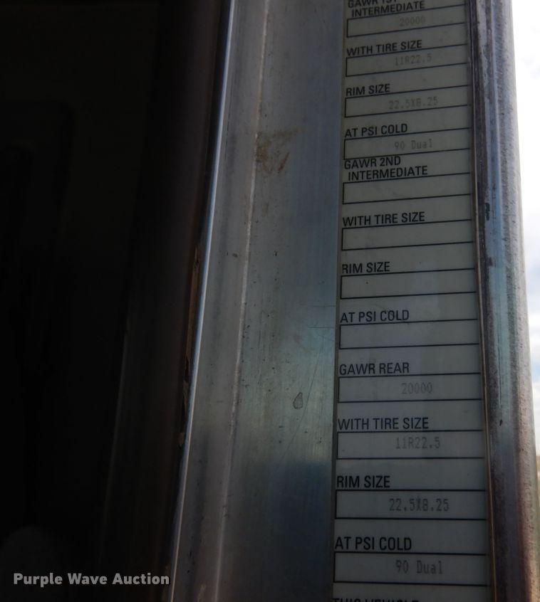 image for item DS8348 2012 Kenworth T800  semi truck