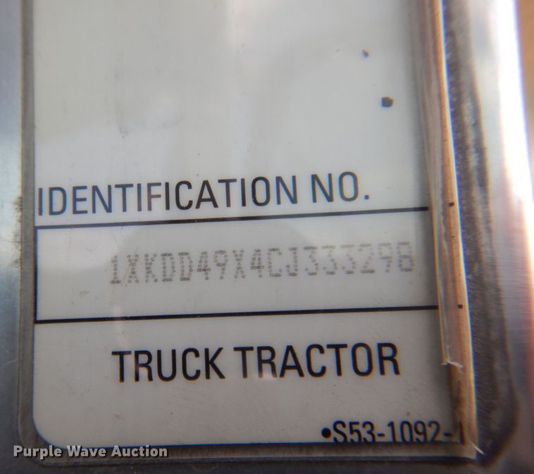 image for item DS8348 2012 Kenworth T800  semi truck