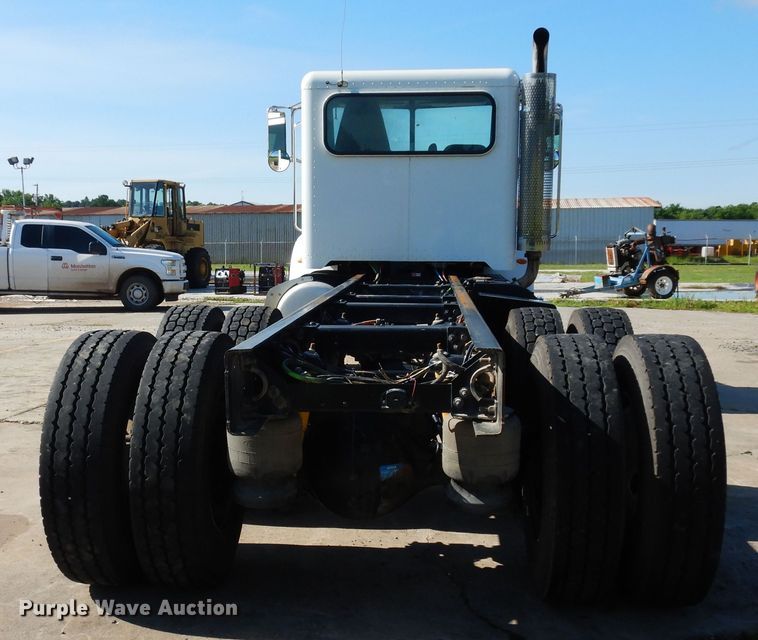 image for item EY9813 2012 Peterbilt 348  truck cab and chassis