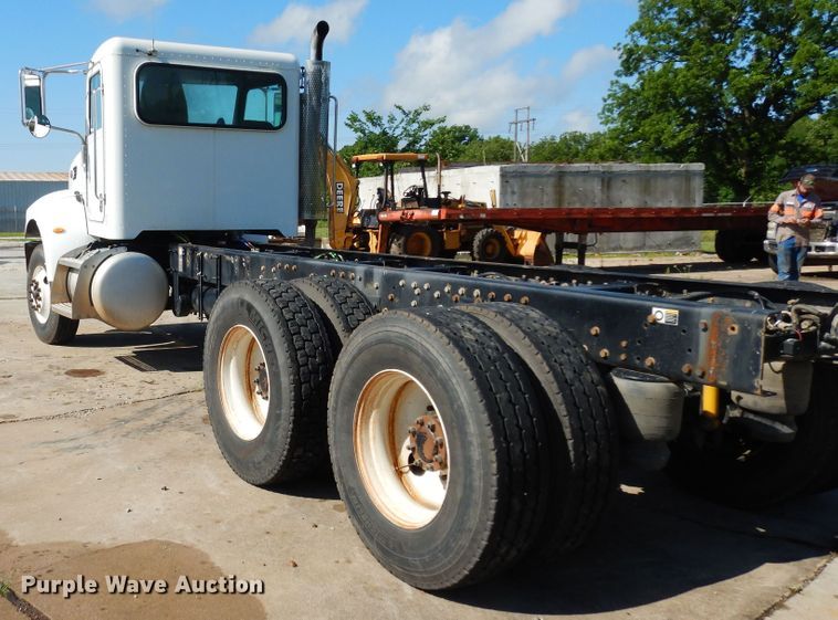 image for item EY9813 2012 Peterbilt 348  truck cab and chassis