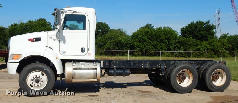 image for item EY9813 2012 Peterbilt 348  truck cab and chassis